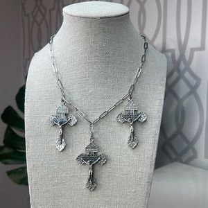 Crosses charms protection charm necklace 💫 18.5”